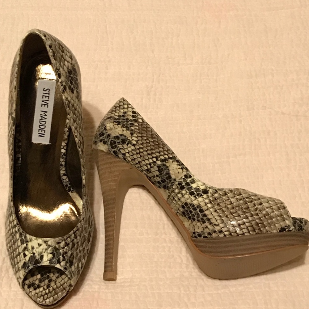 Steve Madden Peeptoe snakeskin wooden heel
